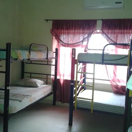 Casa Viena Hostal *